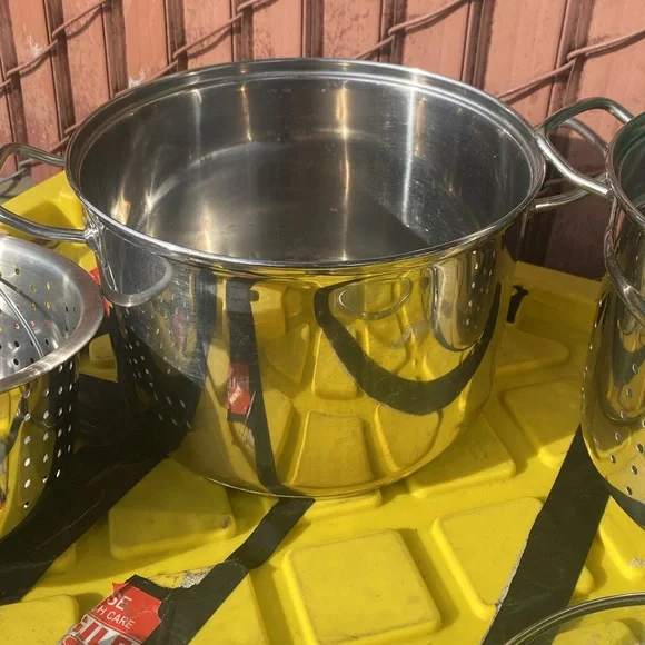 Williams Sonoma pot